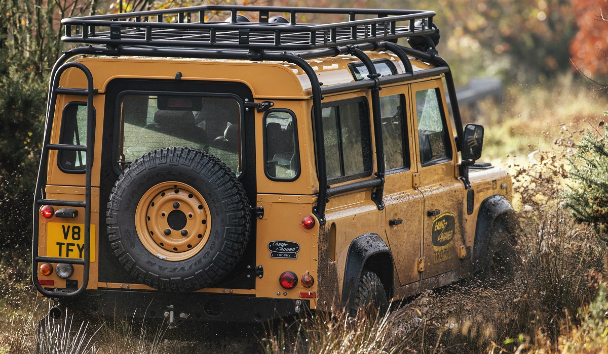 Land Rover Defender Works V8 Trophy: 25 машин для любителей классики —  Авторевю