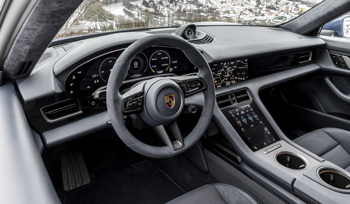 В России появится базовый Porsche Taycan: объявлена цена