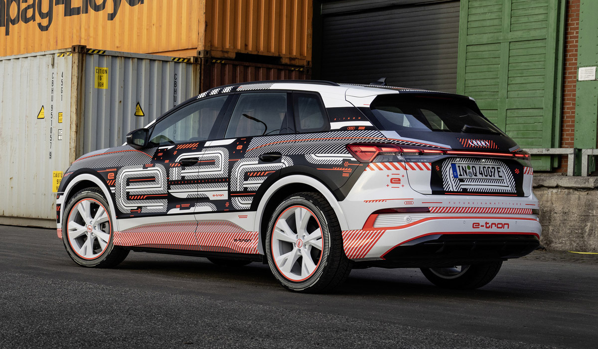 Кроссовер Audi Q4 e-tron начали рассекречивать с интерьера