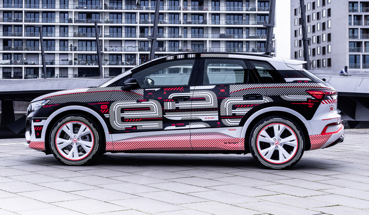 Кроссовер Audi Q4 e-tron начали рассекречивать с интерьера