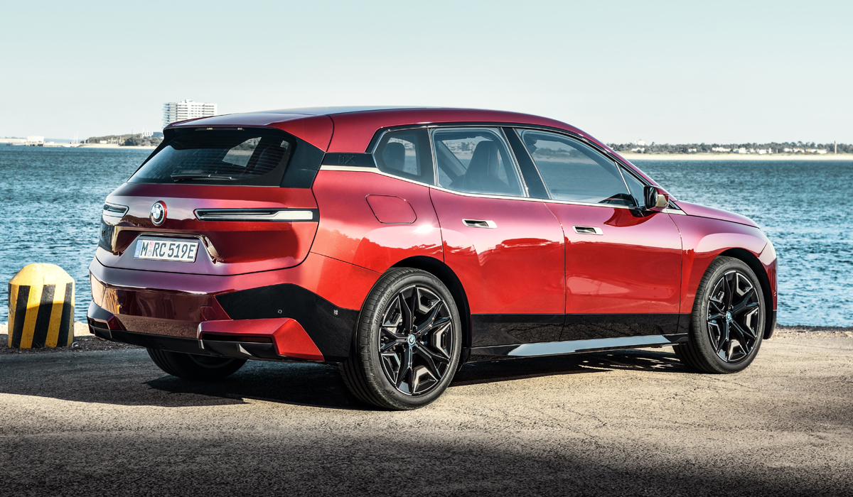 Кроссовер BMW iX выйдет на рынок в двух версиях