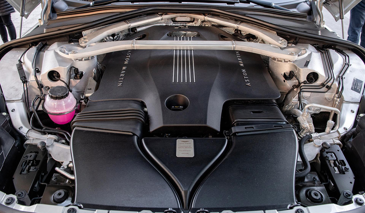 Aston Martin DBX: базовая версия с рядной «шестеркой» 