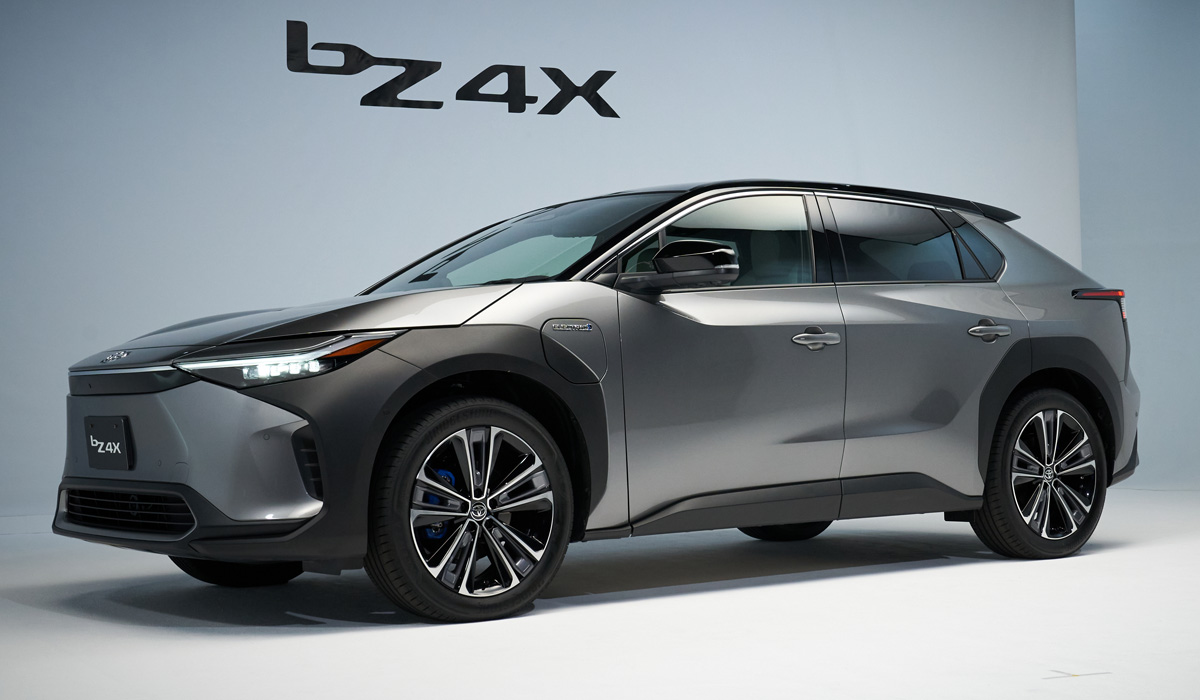Электромобиль Toyota bZ4X выходит на рынок: дороже, чем «Крузак»