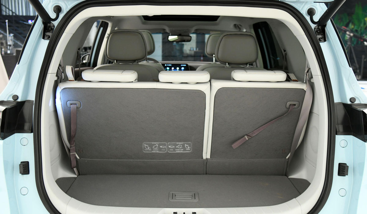 Китайский конкурент Multivan и Alphard