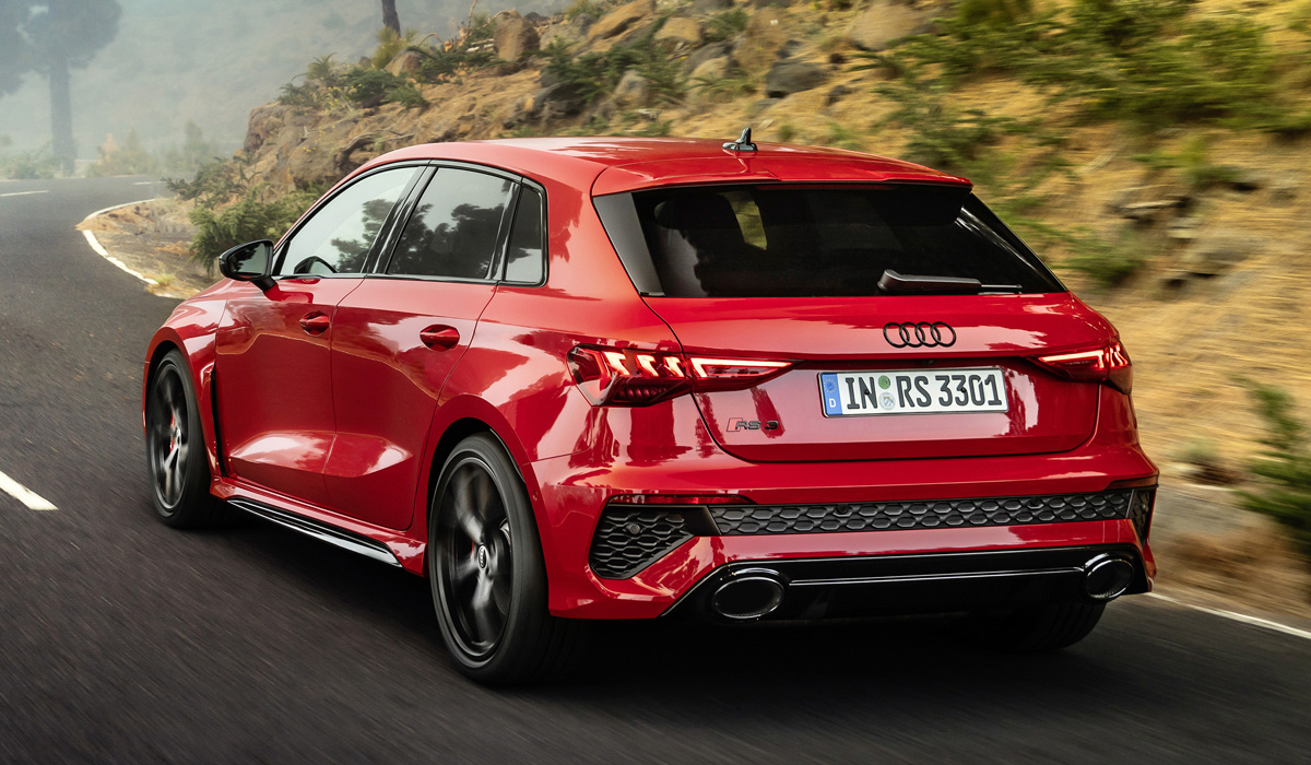 Седан и хэтчбек Audi RS 3 выходят на российский рынок