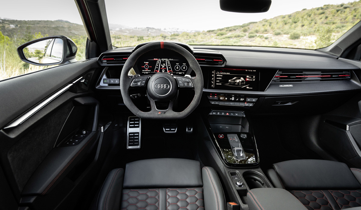 Седан и хэтчбек Audi RS 3 выходят на российский рынок