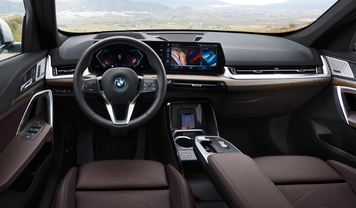 Новый BMW X1 дебютировал вместе с электромобилем iX1