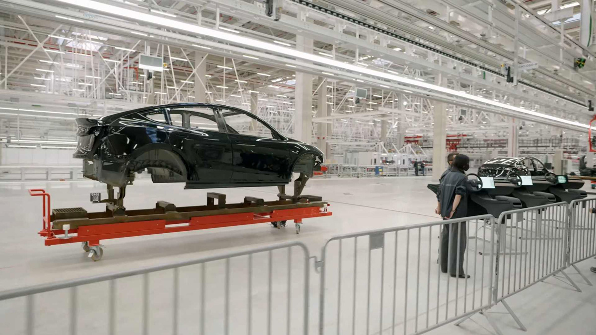Tesla запустила новый завод в Германии
