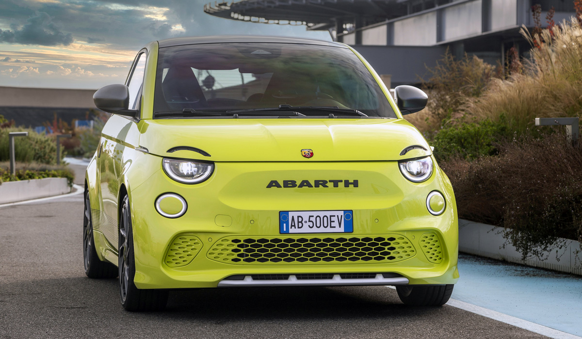 Abarth 500e стал первым электромобилем марки