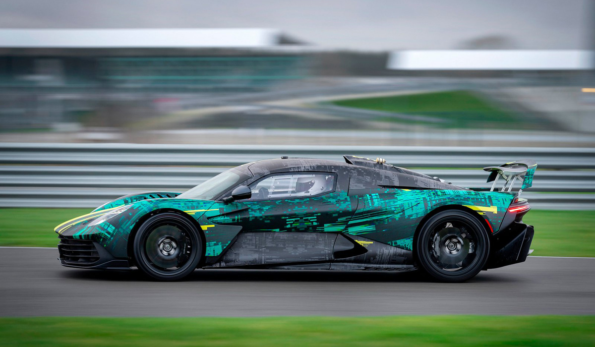 Предсерийный Aston Martin Valhalla вышел на тесты