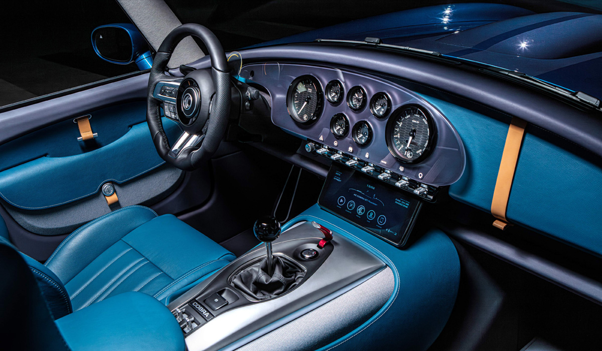 Новый родстер AC Cobra GT: вживую и в двух версиях