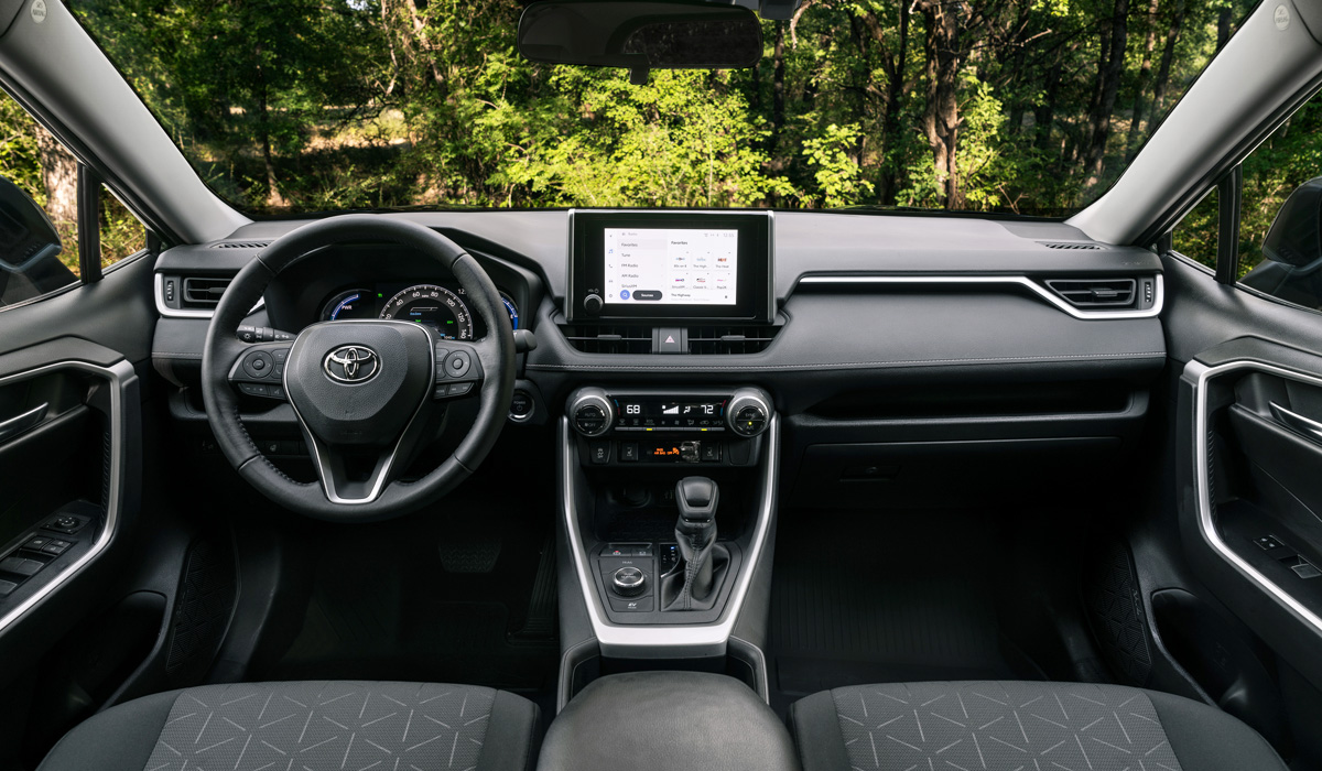 Кроссовер Toyota RAV4 доработан к новому модельному году