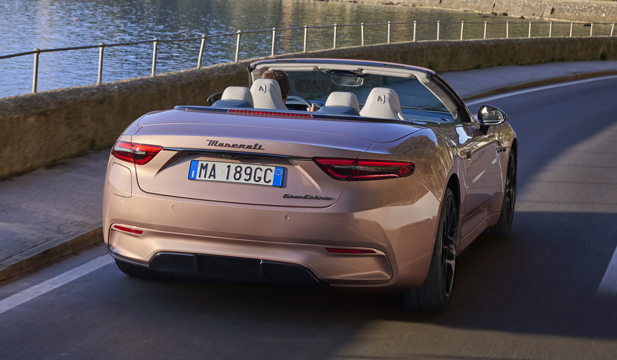 Кабриолет Maserati GranCabrio: теперь и электромобиль — Авторевю