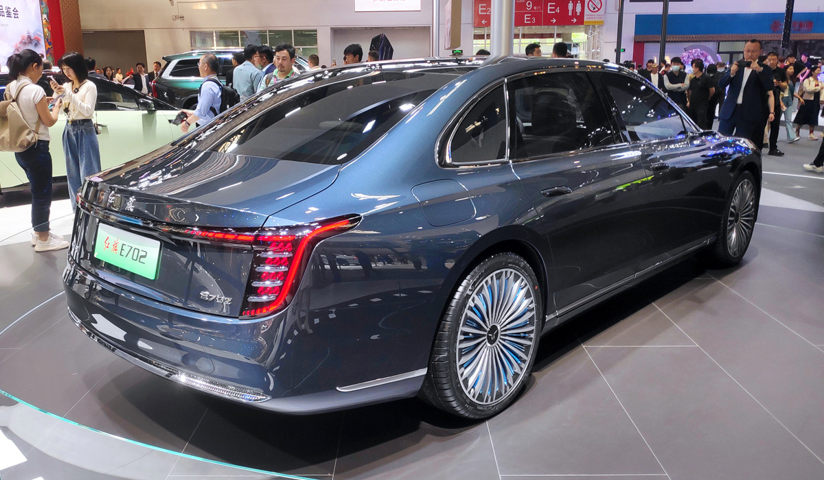 Hongqi E702