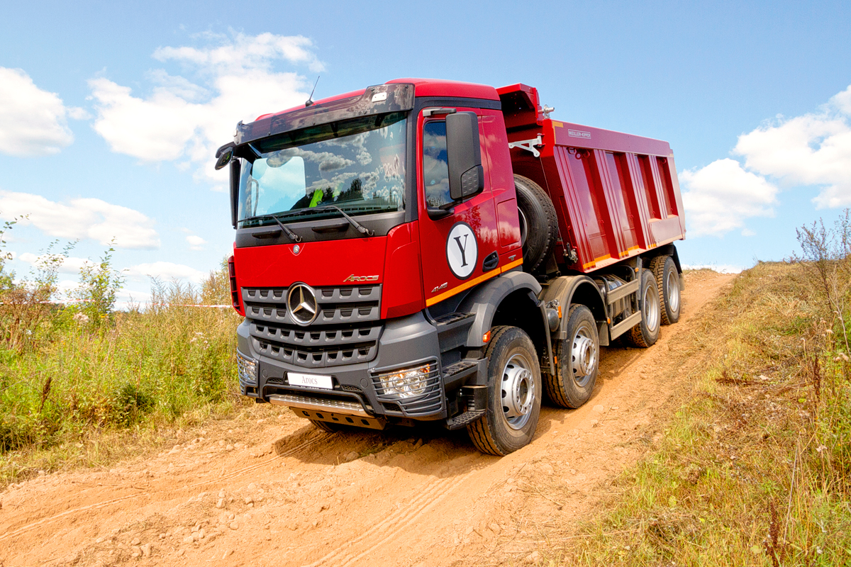 Мерседес самосвал. Mercedes-Benz Arocs самосвал. Мерседес Бенц Арокс самосвал. Мерседес Актрос самосвал. Mercedes-Benz Arocs 5 самосвал.