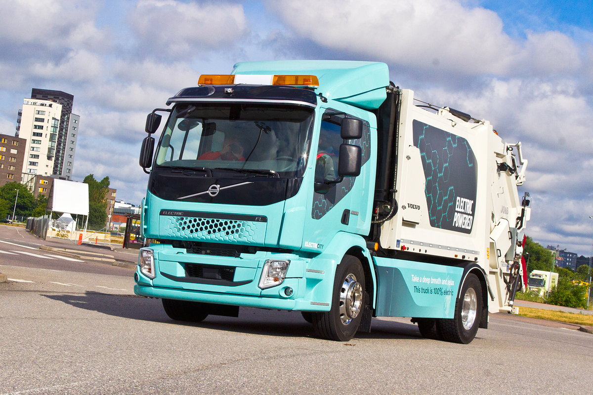 На базе серийных Volvo теперь предлагаются электрические мусоровозы...