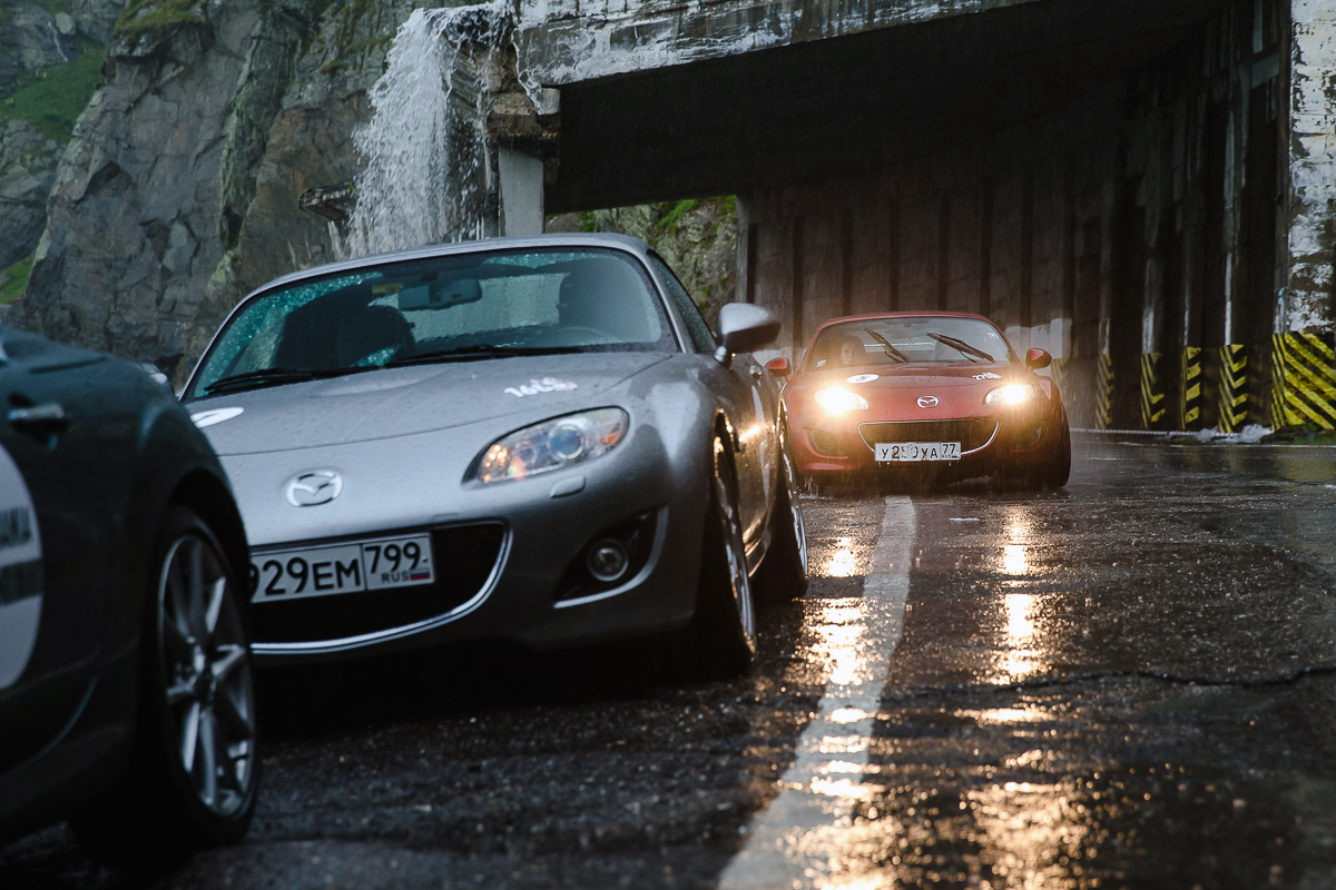 Путешествие в Румынию на родстерах Mazda MX-5. Часть вторая: Трансфагараш —  Авторевю