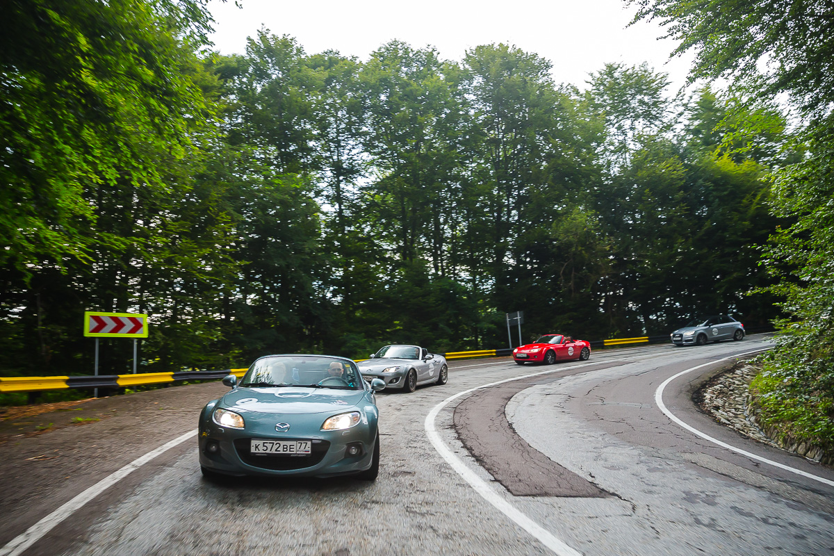 Путешествие в Румынию на родстерах Mazda MX-5. Часть вторая: Трансфагараш —  Авторевю