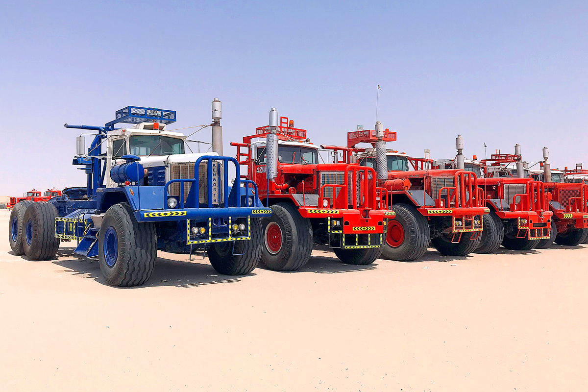 Hoje, diferentes caminhões funcionam em Hassi-Mesaoud - American Kenworth ...
