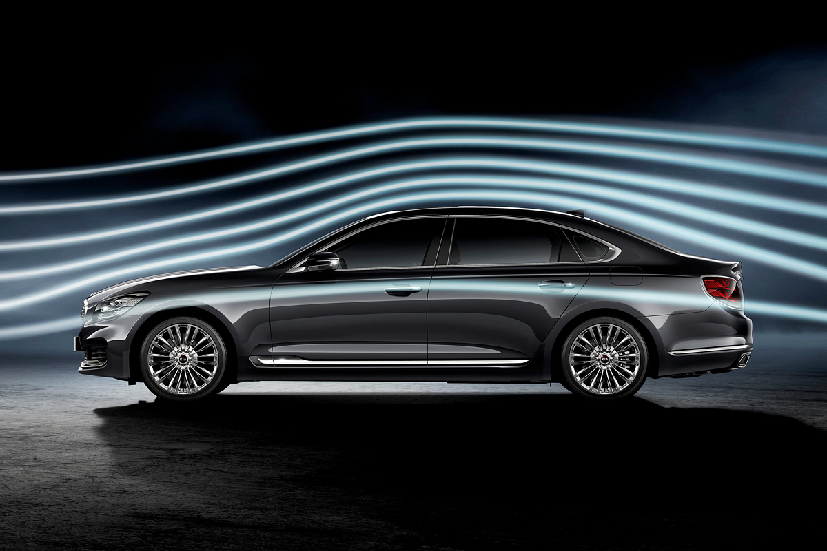 Kia K900: атмосферные моторы, полный привод и семилетняя гарантия