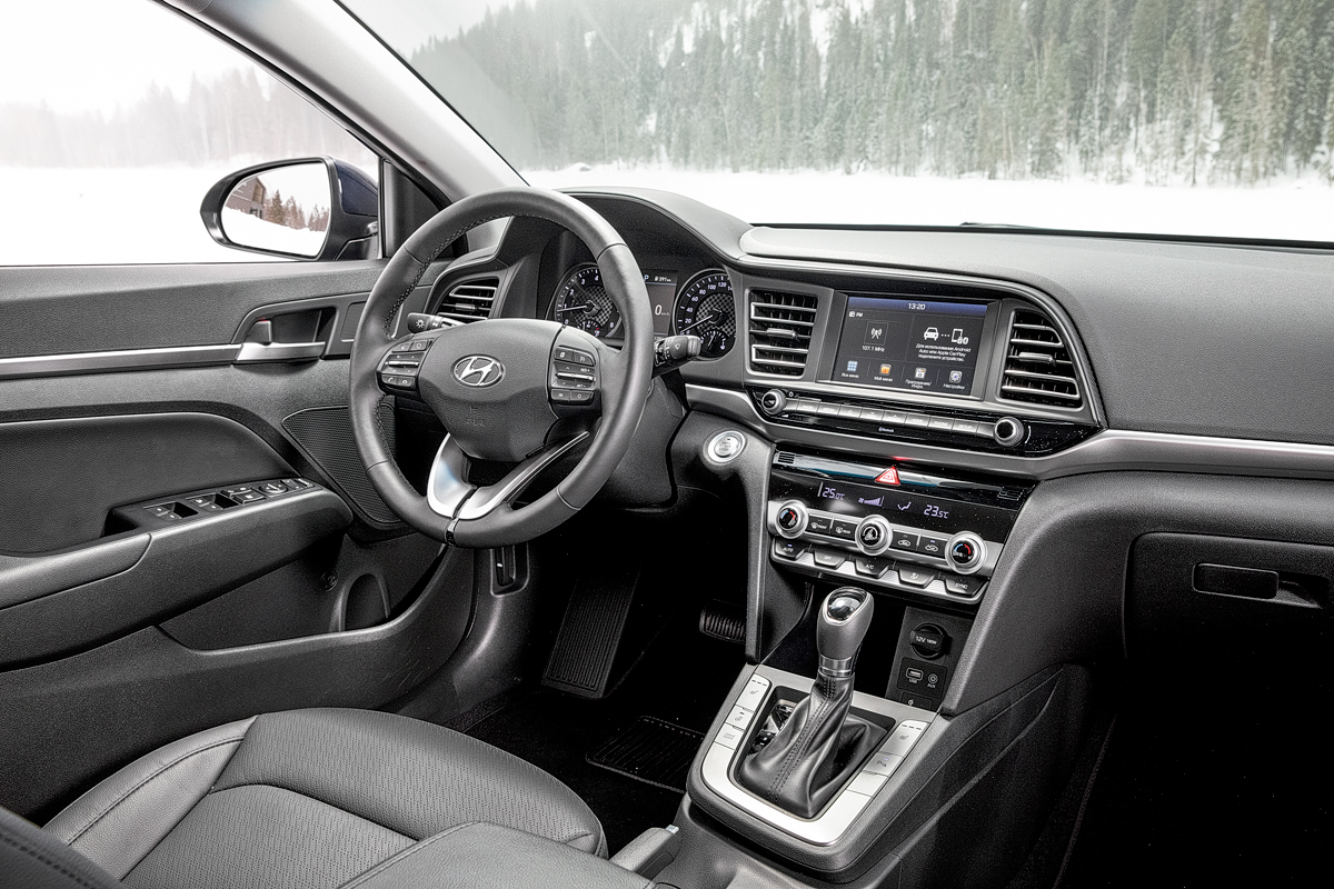 Дизайн новый, начинка прежняя: рестайлинговый седан Hyundai Elantra на дорогах Карелии