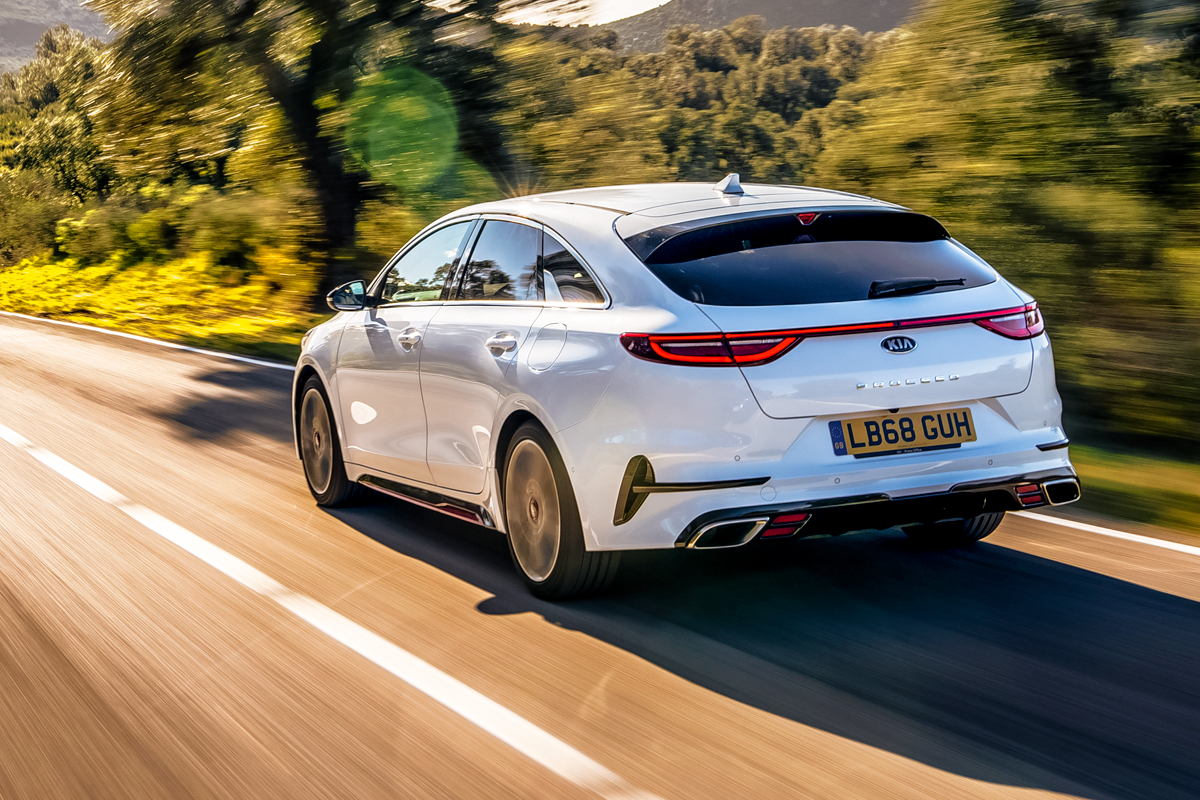 Заряженный универсал Kia ProСeed GT вместо хэтчбека и купе