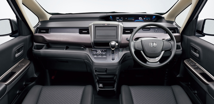 Новая Honda Freed: третий ряд или хитрый багажник — Авторевю