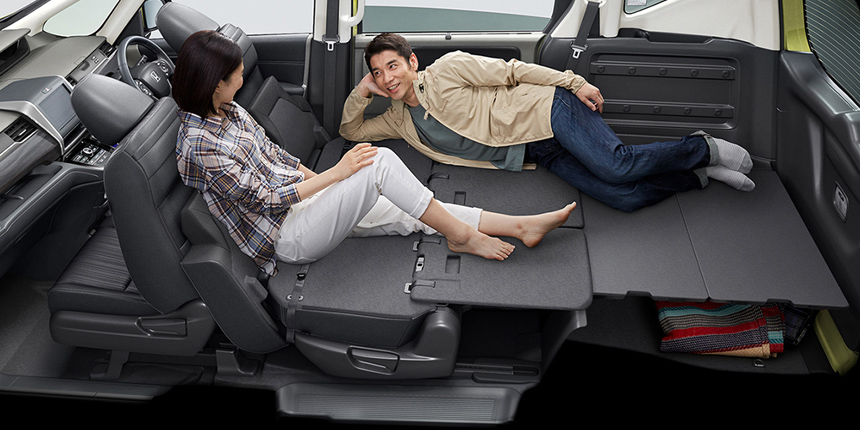 Новая Honda Freed: третий ряд или хитрый багажник — Авторевю