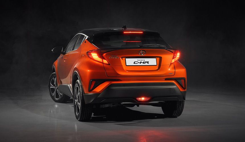 Обновленная Toyota C-HR в России: без «механики» — Авторевю