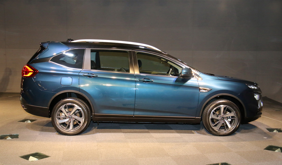 Представлен семиместный кроссовер Luxgen URX — Авторевю