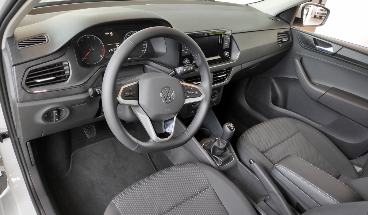 Новый Volkswagen Polo: простые версии и отличия от Рапида — Авторевю