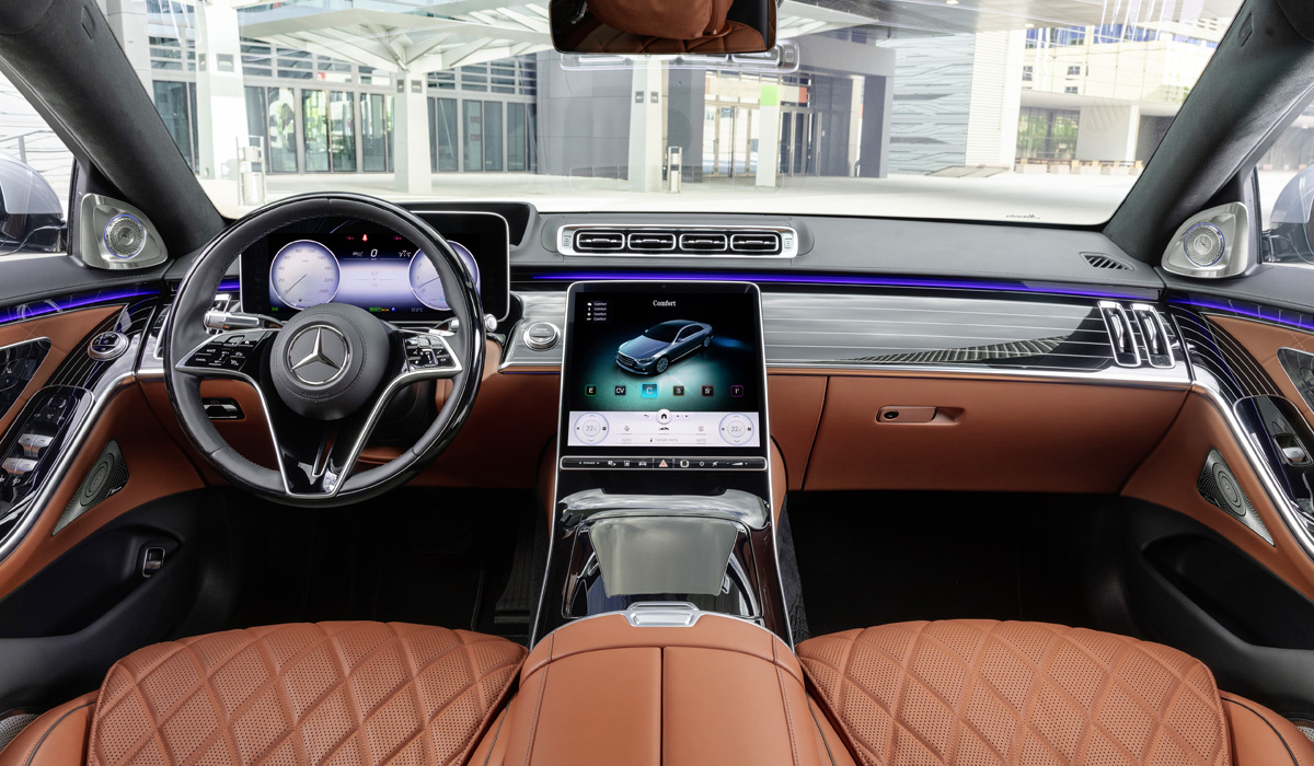 Интерьер нового Mercedes S-class попал в объектив