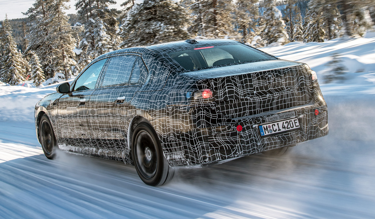 Электрический седан BMW i7 появится в следующем году