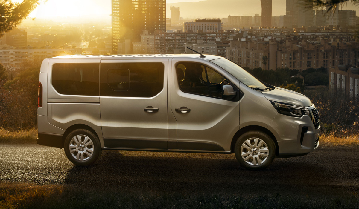 Представлен рестайлинговый микроавтобус Nissan NV300 — Авторевю