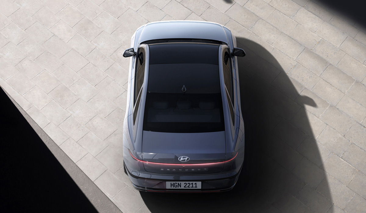 Nový Hyundai Grandeur je masívna limuzína. Ponúka štyri pohony a pohon ...