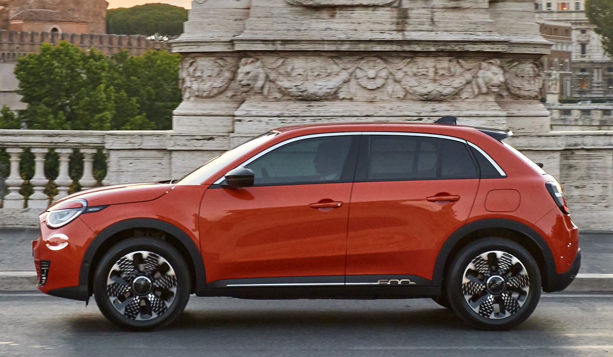 Представлен компактный паркетник Fiat 600e — Авторевю