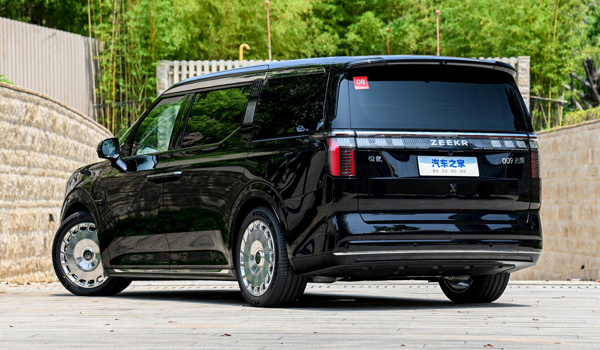 У минивэна Zeekr 009 появилась самая мощная и роскошная версия — Авторевю