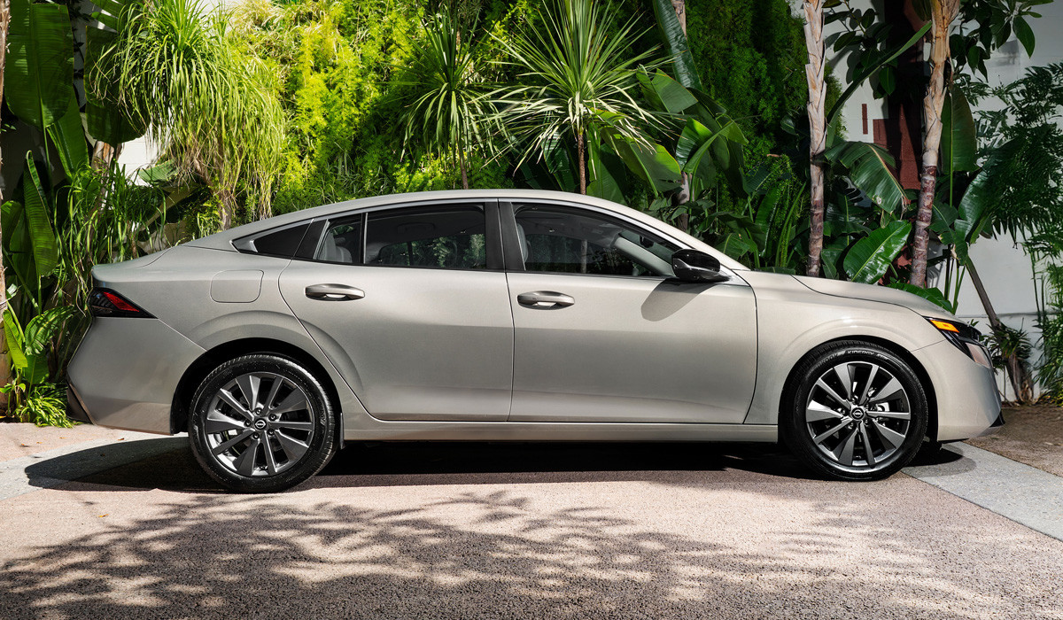 Седан Nissan Sentra перешел в девятое поколение