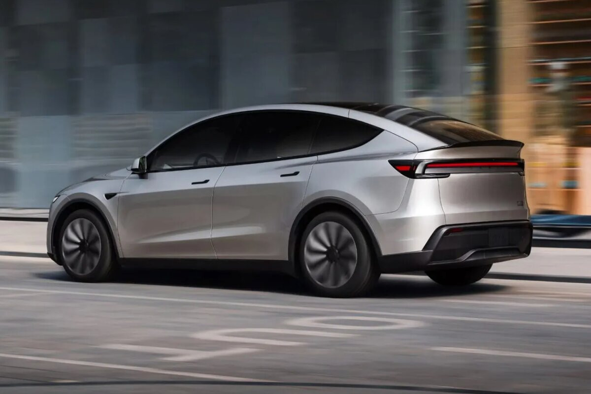 Удлиненная Tesla Model Y L добралась до США