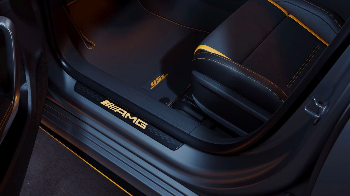 Представлен прощальный хот-хэтч Mercedes-AMG A 45