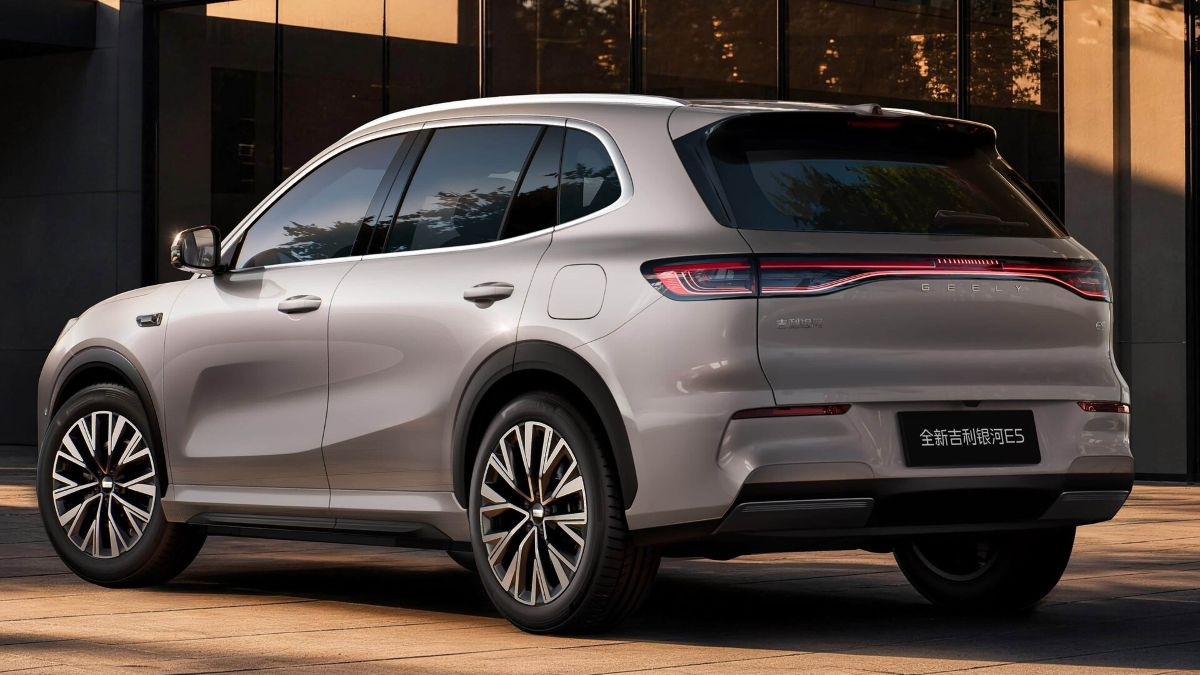 Электромобиль Geely Galaxy E5 (он же EX5) обновился в Китае