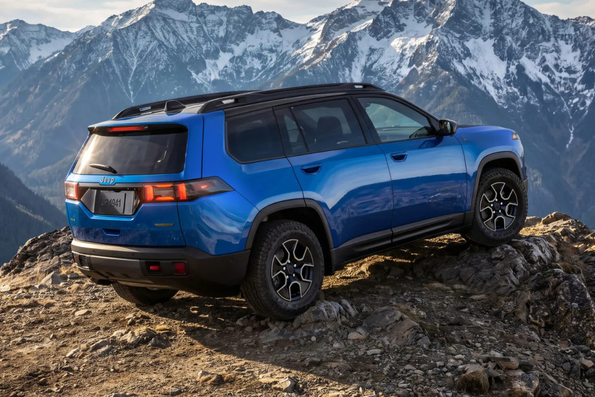 Jeep Cherokee Trailhawk: увеличенный клиренс, «понижайка» и… глянец