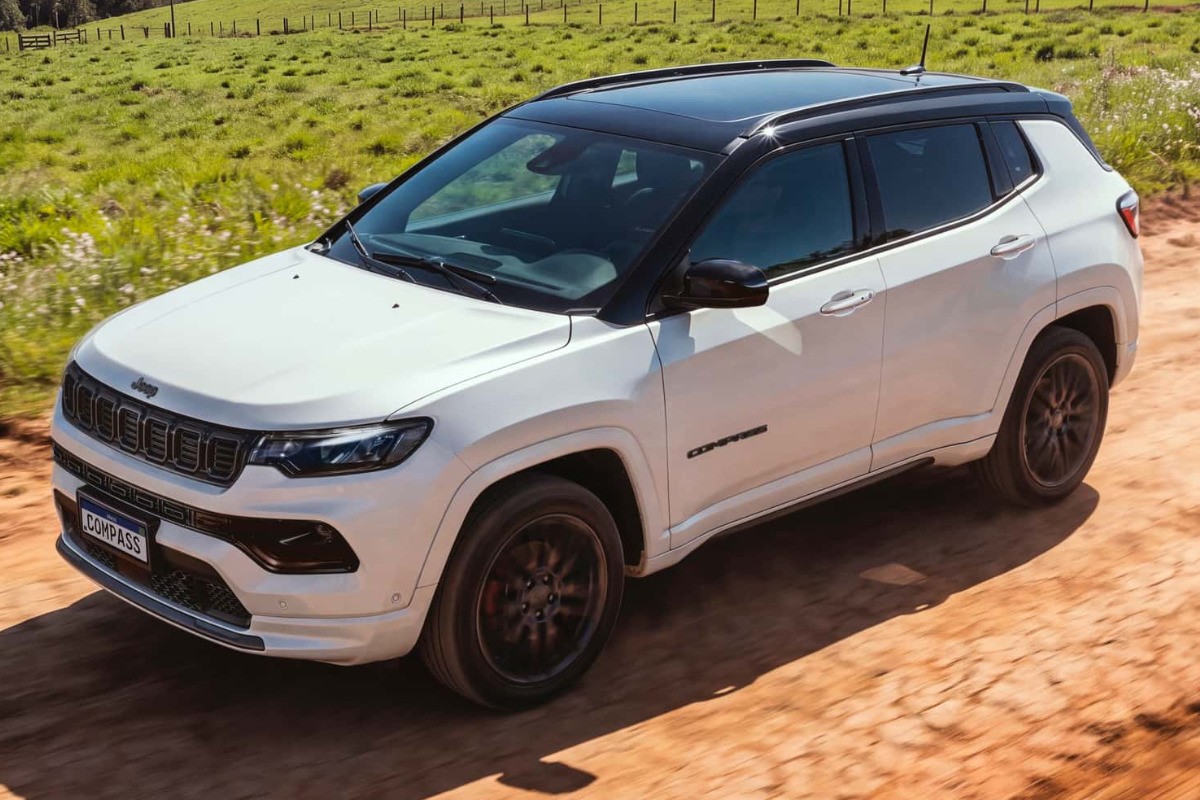 Jeep Compass предыдущего поколения остается в строю: модернизация в Бразилии